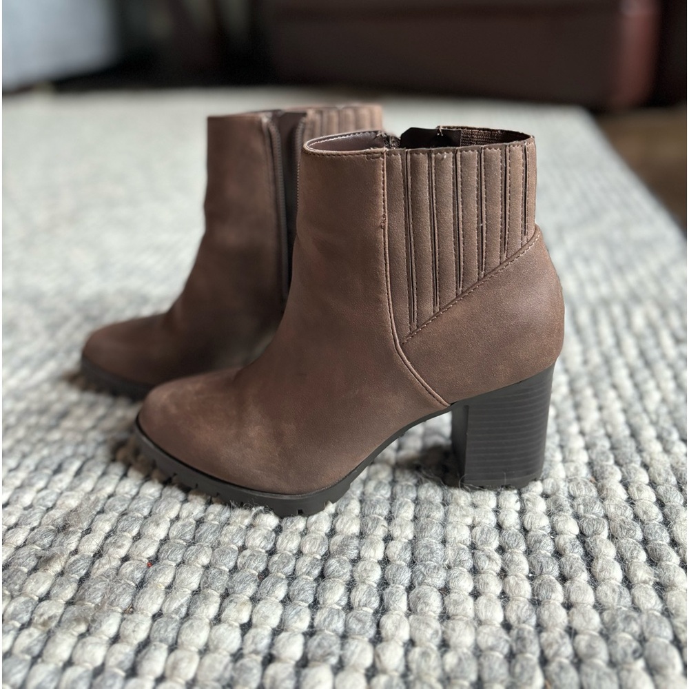Kelly and Katie Booties Brown NWOT